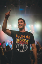 MAN WEARING DEF LEPPARD TEE DEF5196S, DEF5196M, DEF5196L, DEF5196XL, DEF5196XXL, DEF5196XXXL, DEF5196XXXXL, DEF5196XXXXXL