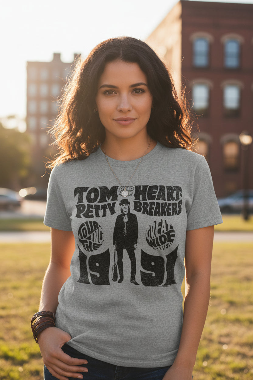 WOMAN WEARING TOM PETTY TEE TPH521S, TPH521M, TPH521L, TPH521XL, TPH521XXL, TPH521XXXL, TPH521XXXXL, TPH521XXXXXL