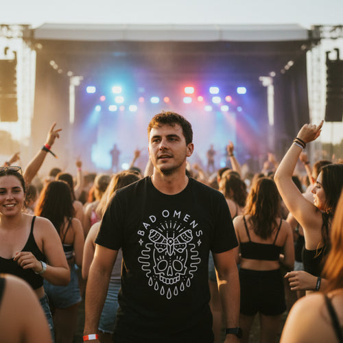 MAN WEARING BAD OMENS TEE MM-SUM-04S, MM-SUM-04M, MM-SUM-04L, MM-SUM-04X, MM-SUM-04XX