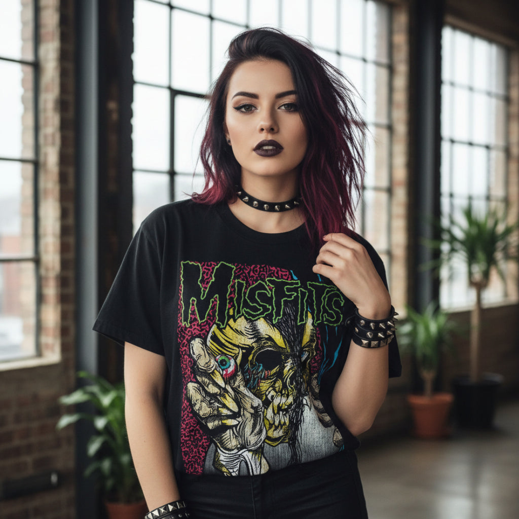 WOMAN WEARING MISFITS EYEBALL T-SHIRT MSF517S, MSF517M, MSF517L, MSF517XL, MSF517XXL, MSF517XXXL, MSF517XXXXL, MSF517XXXXXL