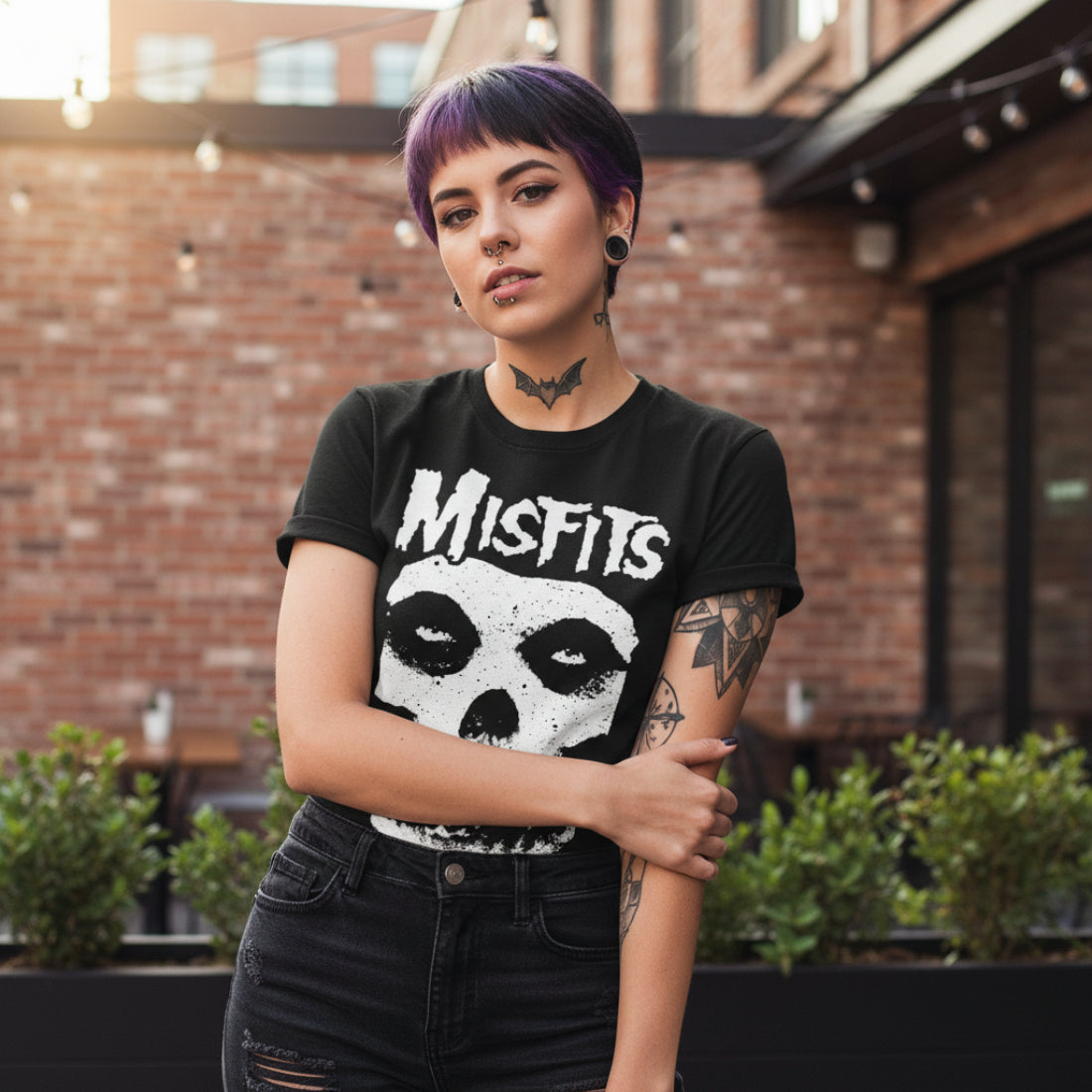 WOMAN WEARING MISFITS FIEND SKULL TEE MSF515S, MSF515M, MSF515L, MSF515XL, MSF515XXL, MSF515XXXL, MSF515XXXXL, MSF515XXXXXL